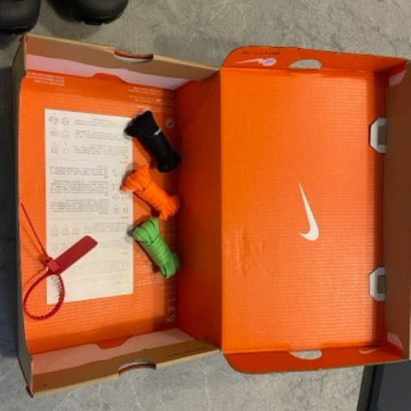 NIKE OFF-WHITE VAPORMAX SIZE 10 - Picture 7 of 7